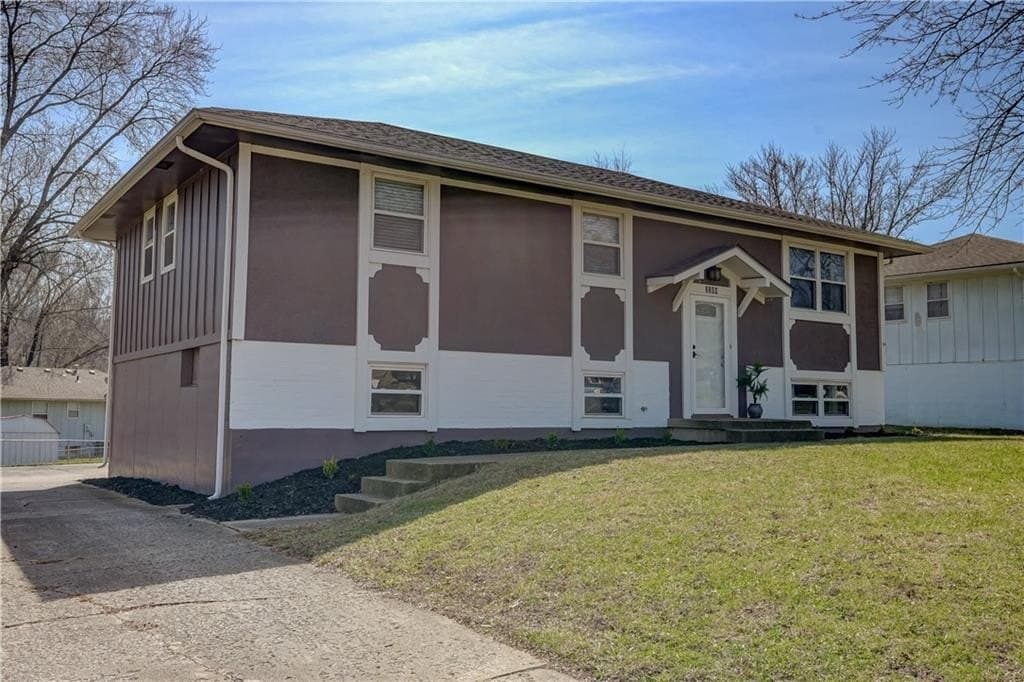 3 bedroom house for sale at 2204 SW Keystone Pl Blue Springs - $279,900