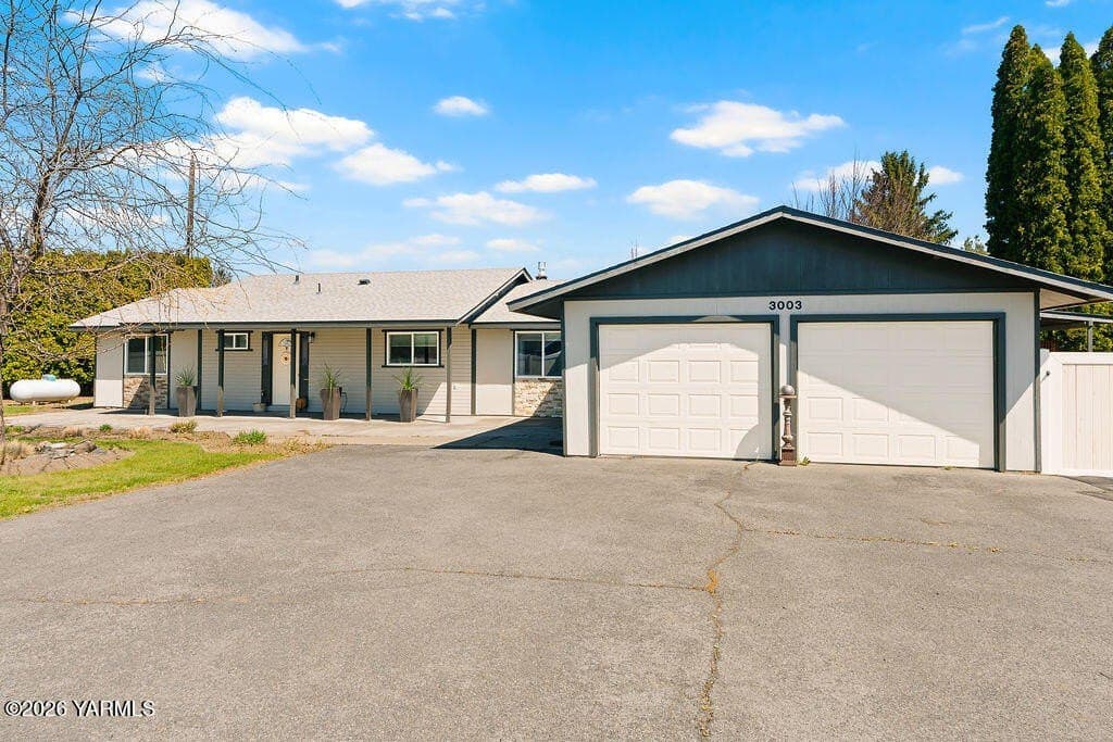 3 bedroom house for sale at 3003 S 79th Ave Ahtanum - $448,000