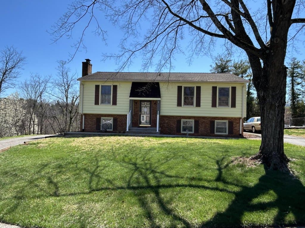 4 bedroom house for sale at 4208 Whitehall Cir Cave Spring - $429,950