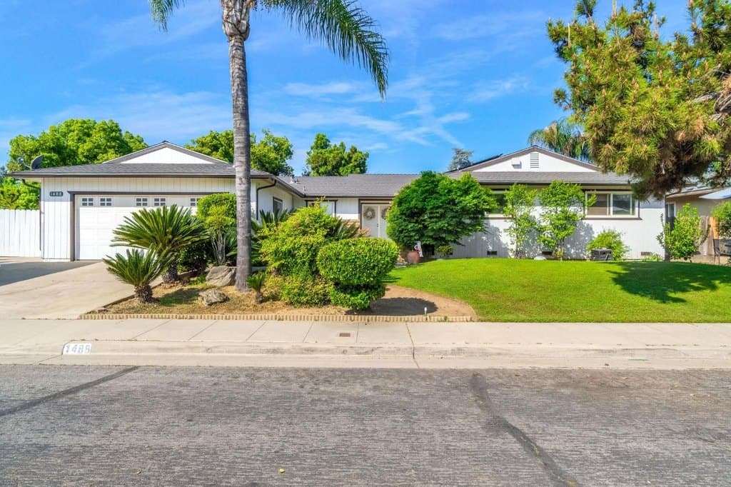 5 bedroom house for sale at 1488 Whittier Ave Clovis 93611 - $495,000