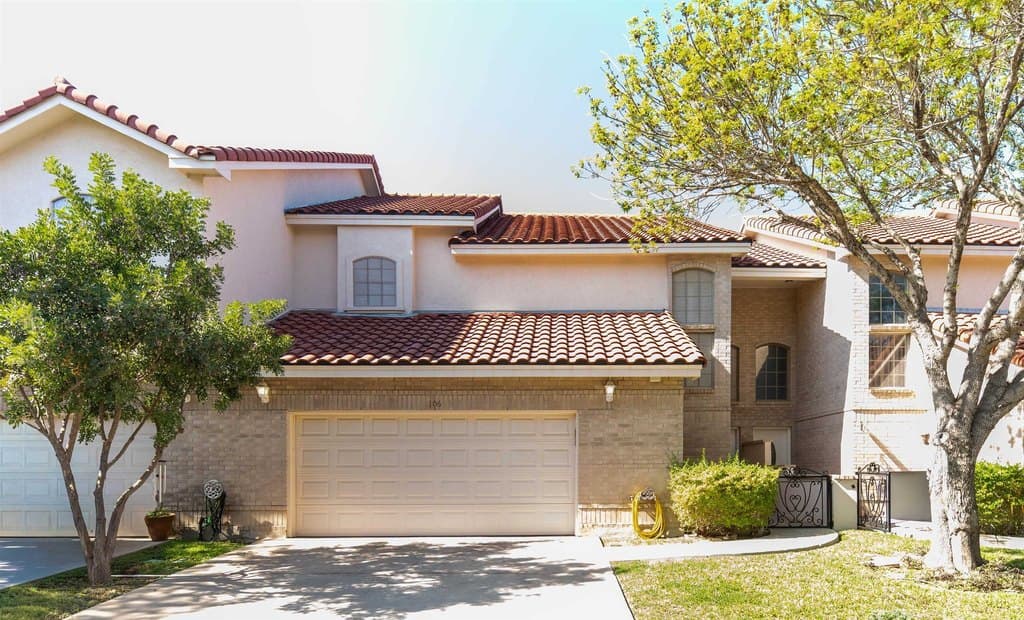 3 bedroom condo for sale at 7521 Country Club Dr Apt 106 Laredo - $2,800