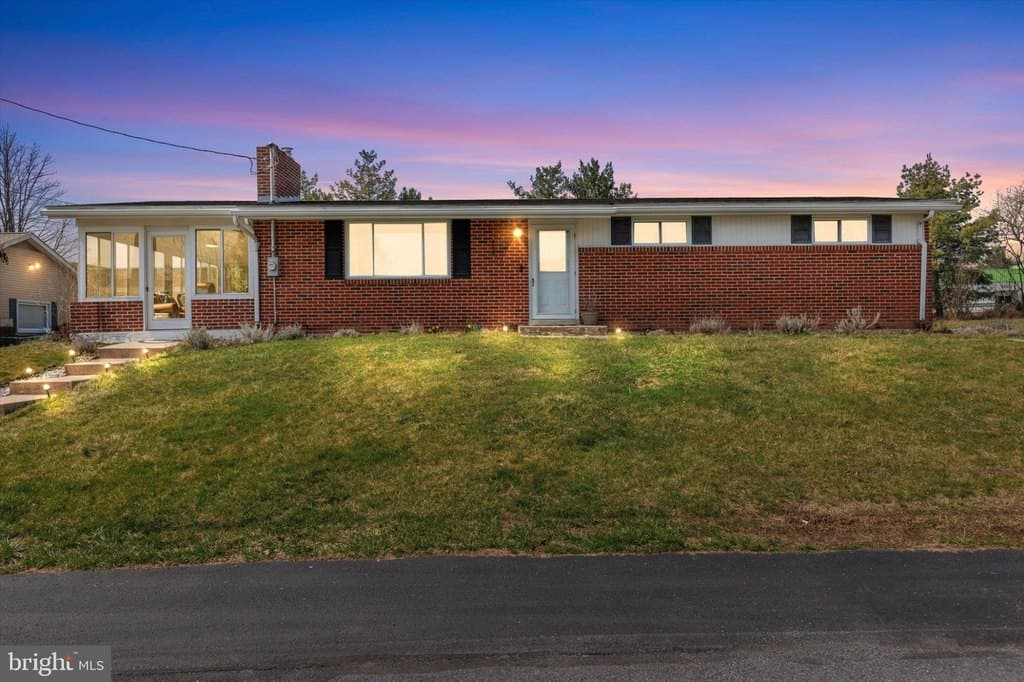 3 bedroom house for sale at 1420 Adams Ave Harrisburg 17112 - $365,000