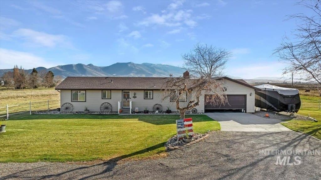 5 bedroom house for sale at 411 Mountain View Ln Burley - $450,000