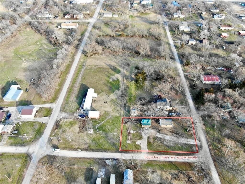 2 bedroom house for sale at 112 W Kansas Ave Blue Mound - $79,000