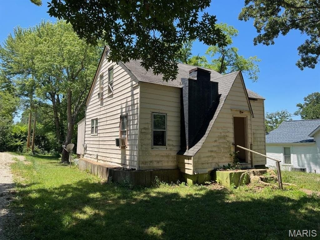 4 bedroom house for sale at 1009 Pine St Bismarck - $20,000