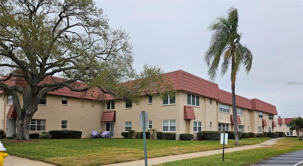 2 bedroom condo for sale at 10037 62nd Ter N Apt 9 Bay Pines - $129,000