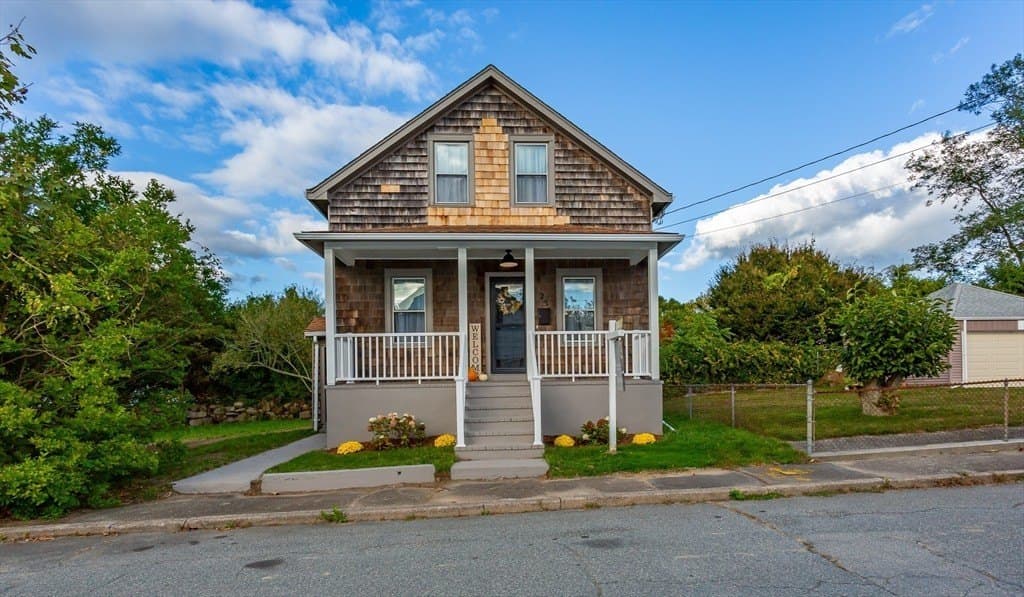 2 bedroom house for sale at 23 Garfield St Bliss Corner - $459,900