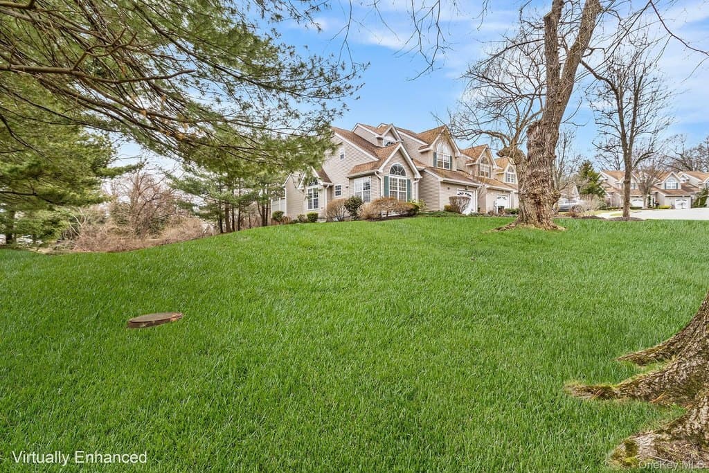 2 bedroom house for sale at 1 Northridge Cir Huntington 11743 - $960,000