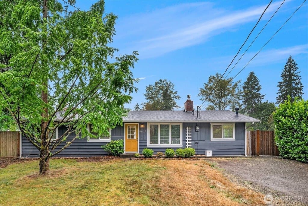 3 bedroom house for sale at 9402 171st Ave SE Chain Lake - $600,000