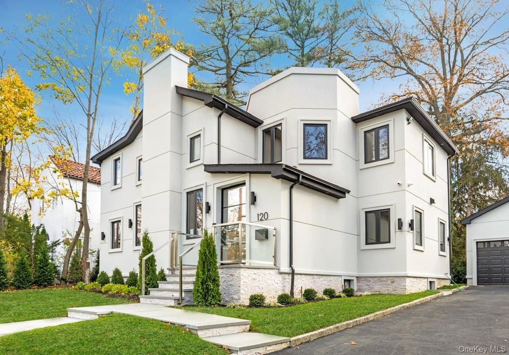 5 bedroom house for sale at 120 Baker Hill Rd Great Neck 11023 - $2,626,000