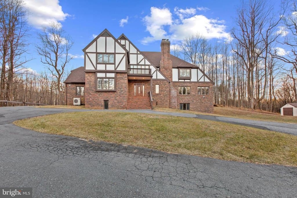7 bedroom house for sale at 16001 Amina Dr Burtonsville - $1,200,000