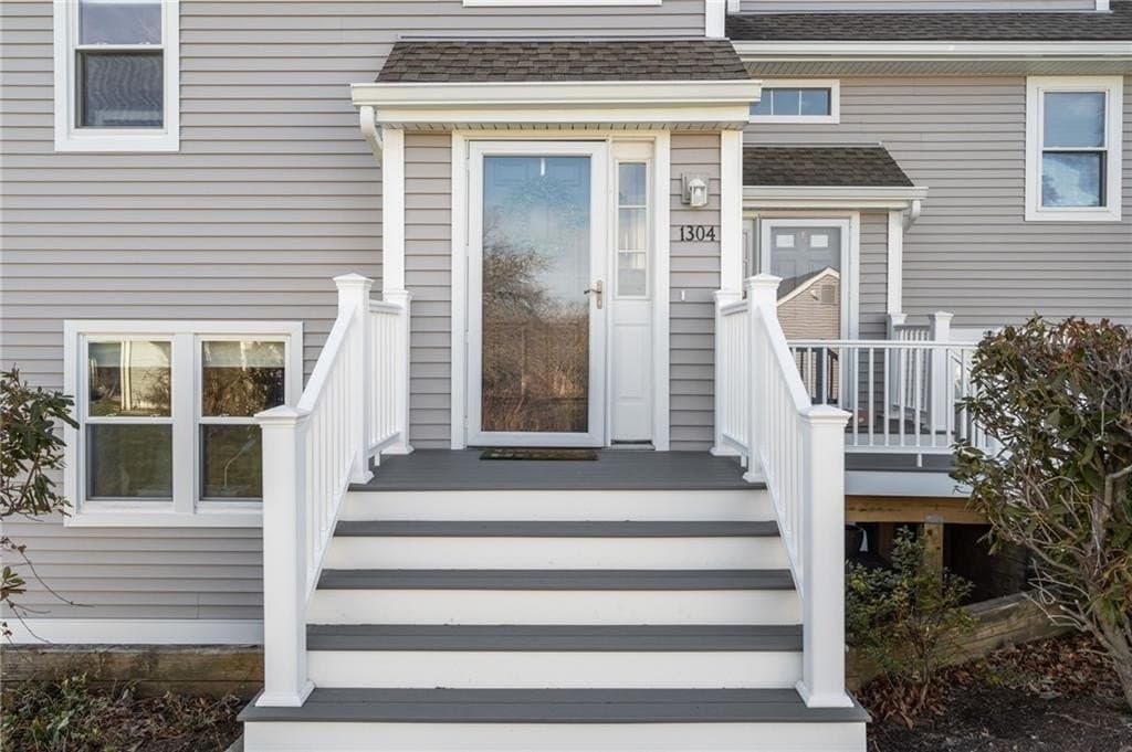 2 bedroom condo townhome rowhome coop for sale at 1304 Fairway Dr Unit 1304 Middletown 02842 - $599,000