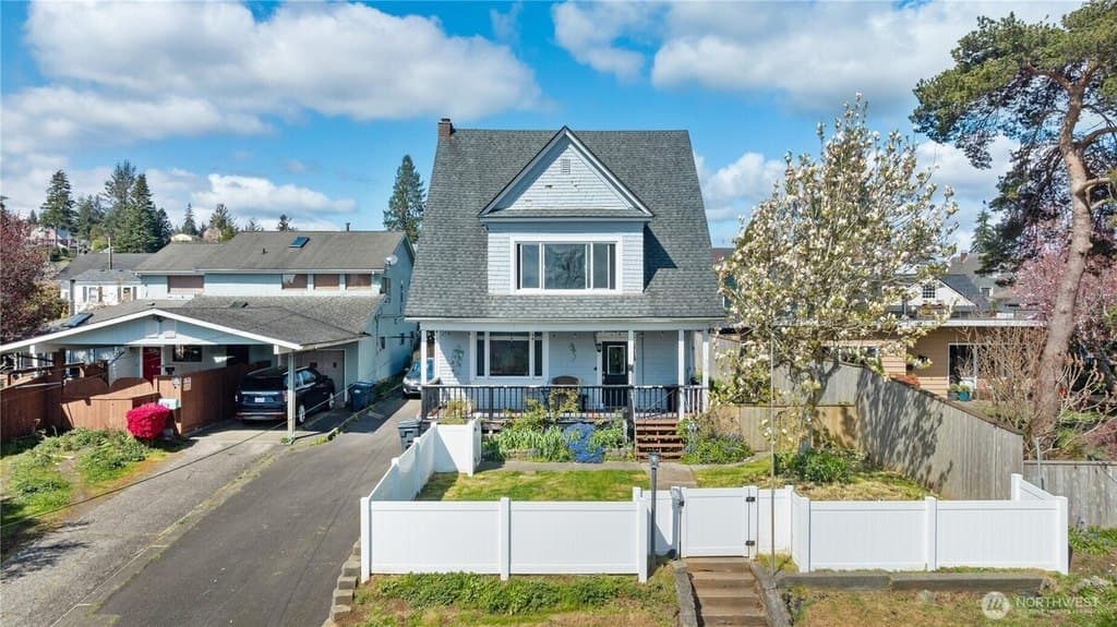 4 bedroom house for sale at 618 Terrace Ave Aberdeen - $300,000