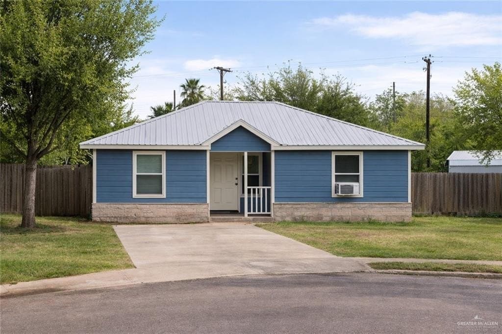 3 bedroom house for sale at 1308 S Kingsville St Alton - $135,000
