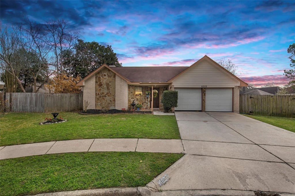 3 bedroom house for sale at 6022 Sean Ct Atascocita - $210,000