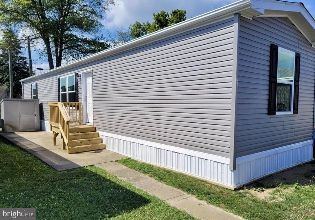 2 bedroom mobile home for sale at 47 Hilltop Ave Akron - $90,000
