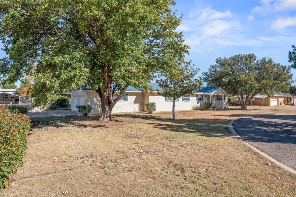 3 bedroom house for sale at 1313 # Us82 # US82 Crosbyton - $280,000