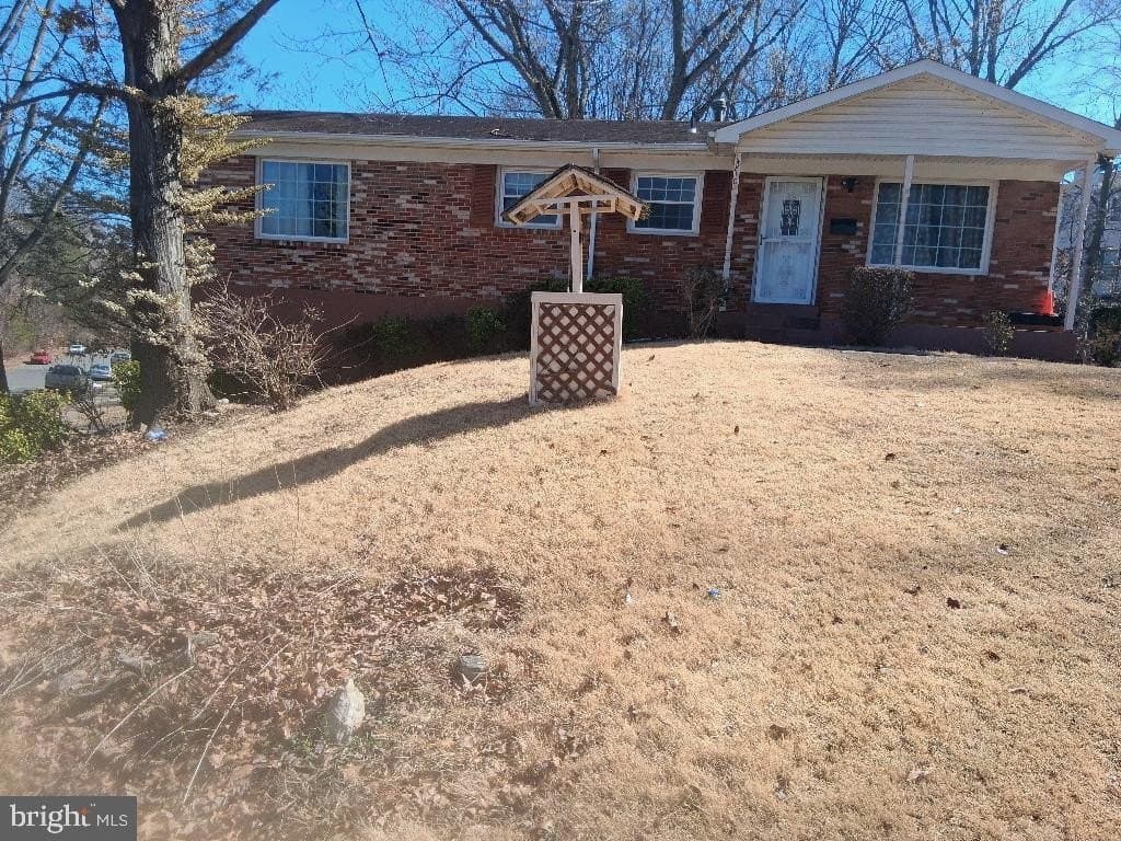 4 bedroom house for sale at 14810 Edgewater Dr Dale City 22193 - $585,000