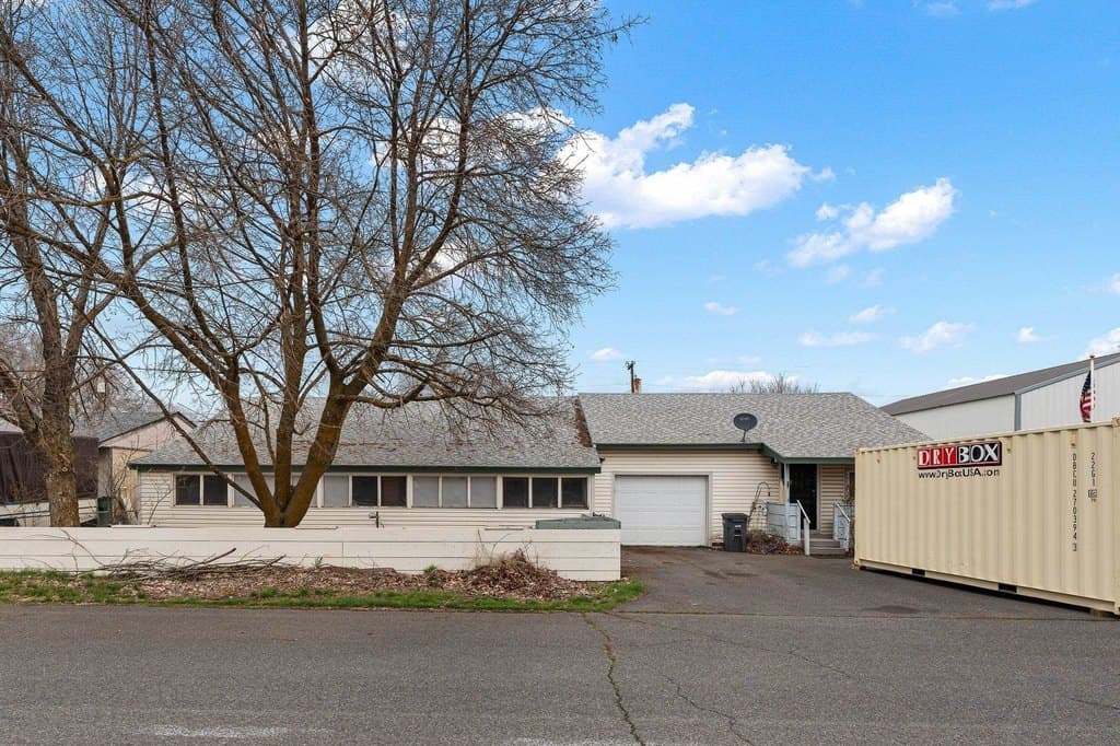 4 bedroom house for sale at 12430 W 13th Ave Airway Heights - $499,999