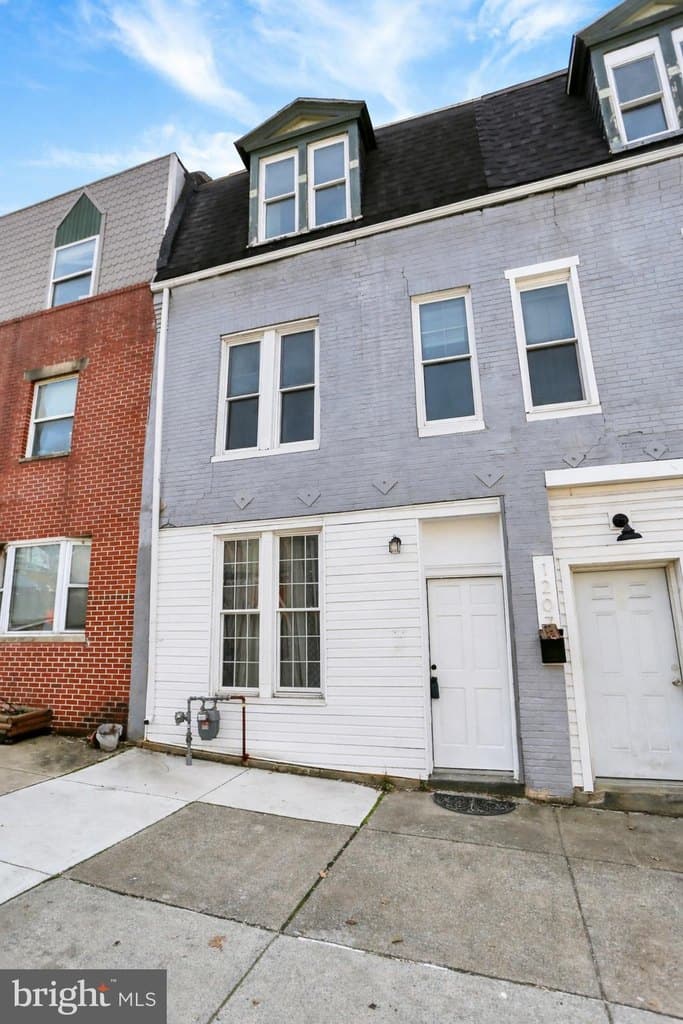 5 bedroom townhouse for sale at 1209 Market St Harrisburg 17103 - $150,000
