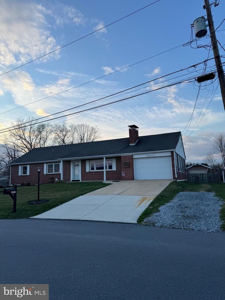 5 bedroom house for sale at 5824 Mayfair Dr Harrisburg 17112 - $415,000