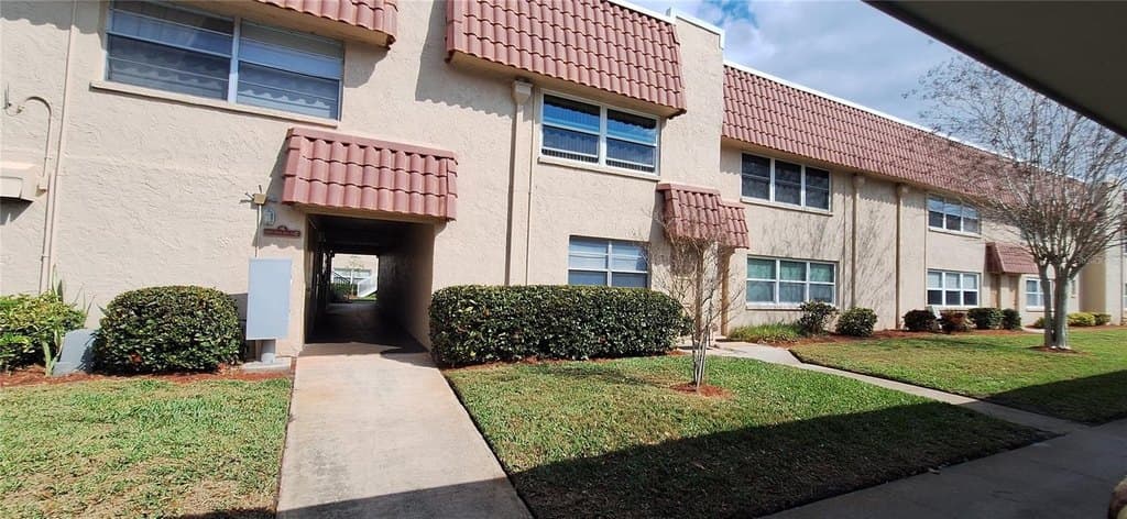 2 bedroom condo for sale at 10035 63rd Ave N Apt 3 Bay Pines - $99,900