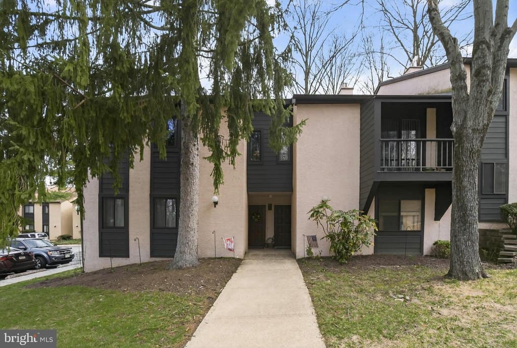 2 bedroom condo for sale at 302 Painters Xing Chadds Ford - $207,000