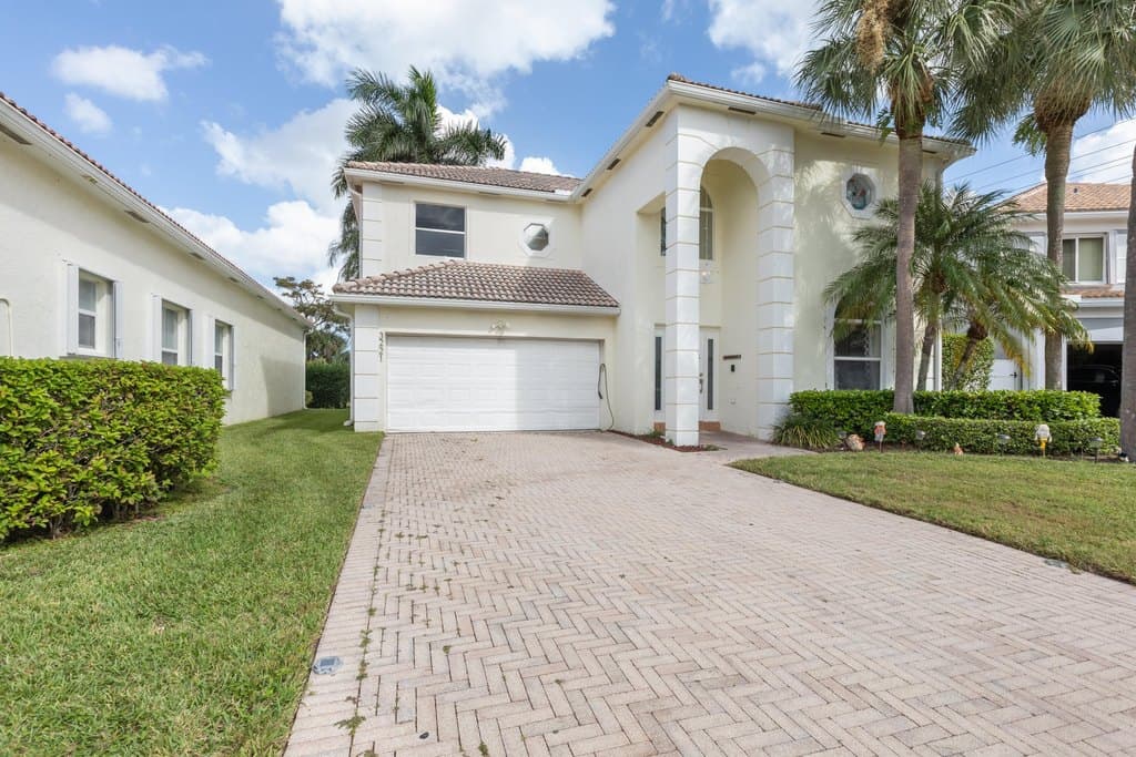 5 bedroom house for sale at 3221 El Camino Real West Palm Beach - $650,000