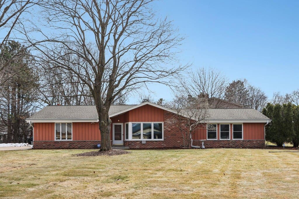 3 bedroom house for sale at 18215 Parish Dr Brookfield 53045 - $440,000