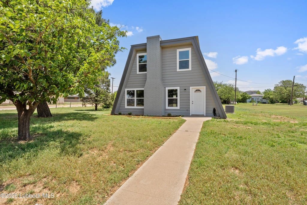 3 bedroom house for sale at 303 S Ivy St Crosbyton - $90,000