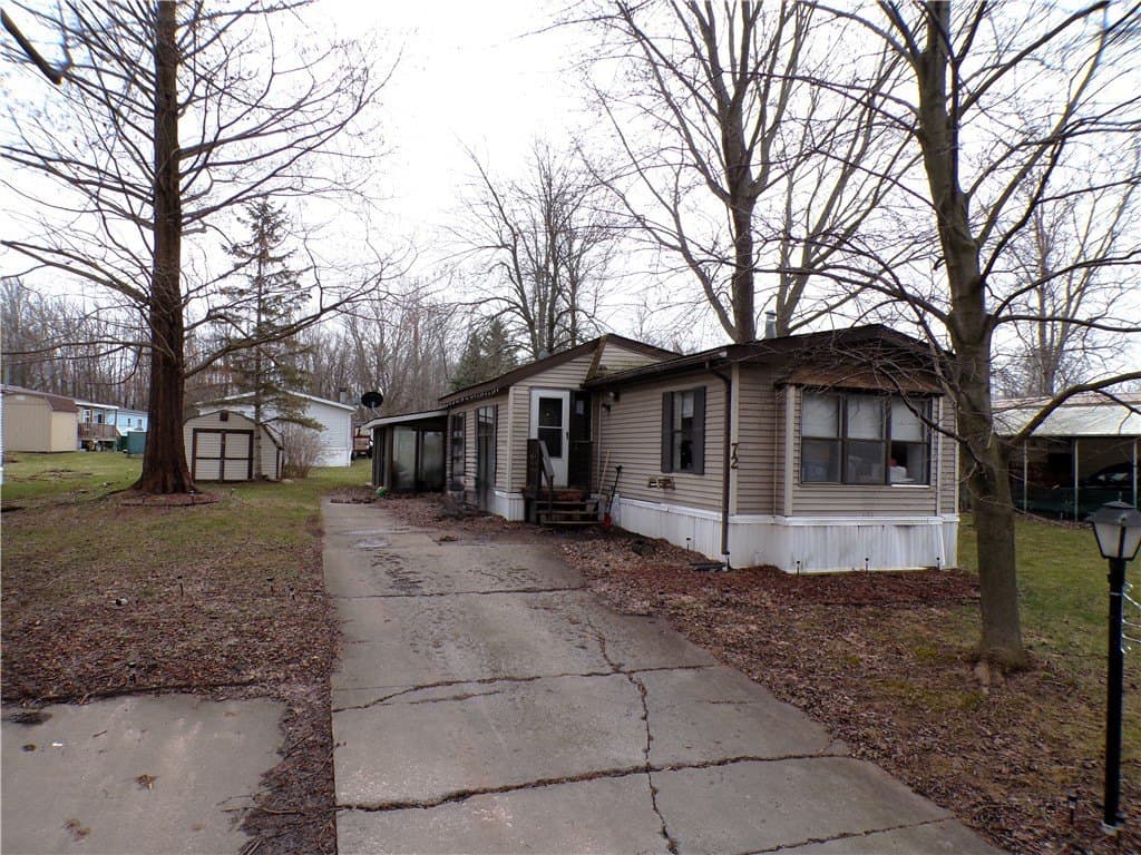 2 bedroom mobile home for sale at 72 Beechwood Blvd Albion - $34,900