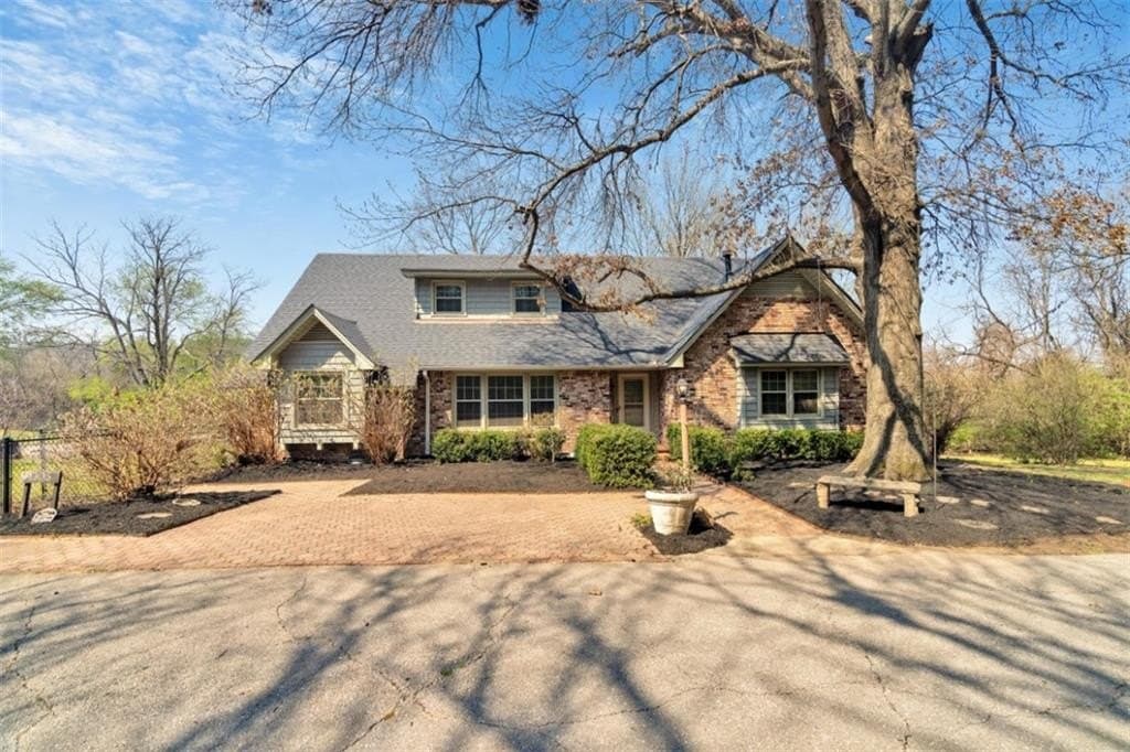 6 bedroom house for sale at 1205 N Crossover Rd Fayetteville - $1,180,000