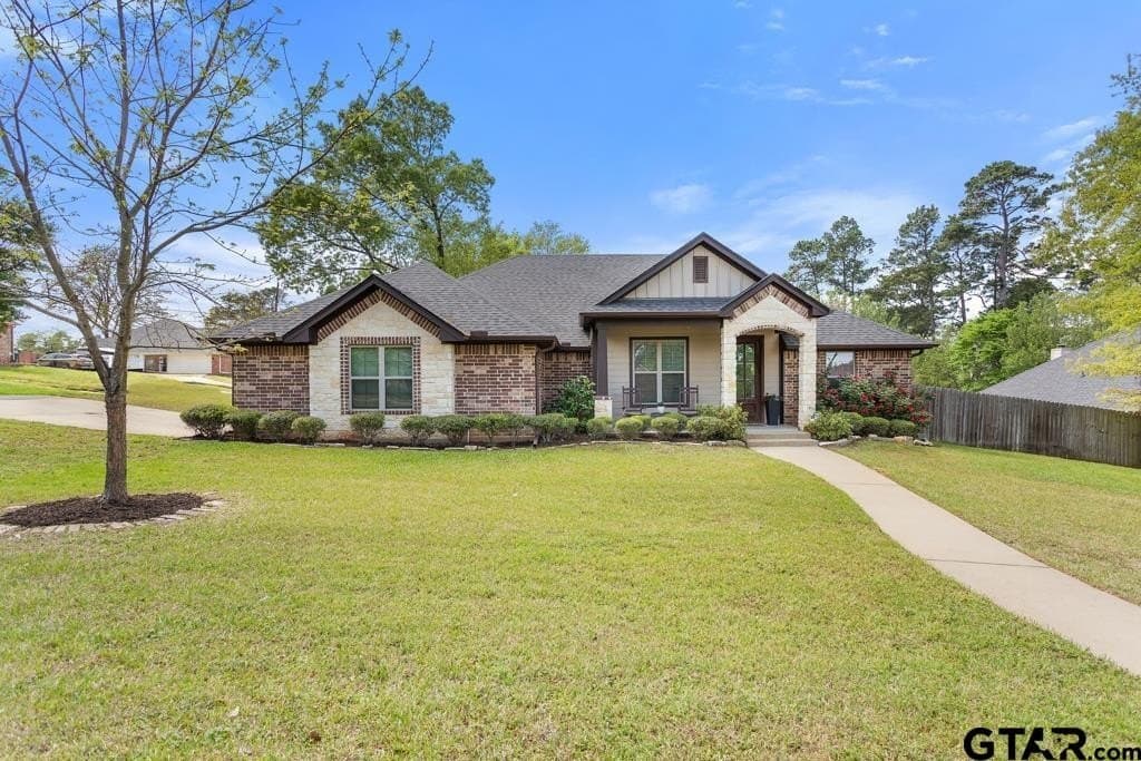 4 bedroom house for sale at 14420 Cedarwood Cir Tyler 75703 - $419,000