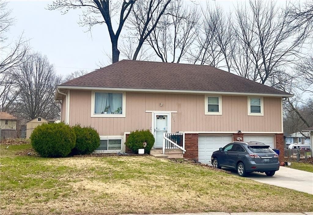3 bedroom house for sale at 1924 SW 5th St Blue Springs - $285,000