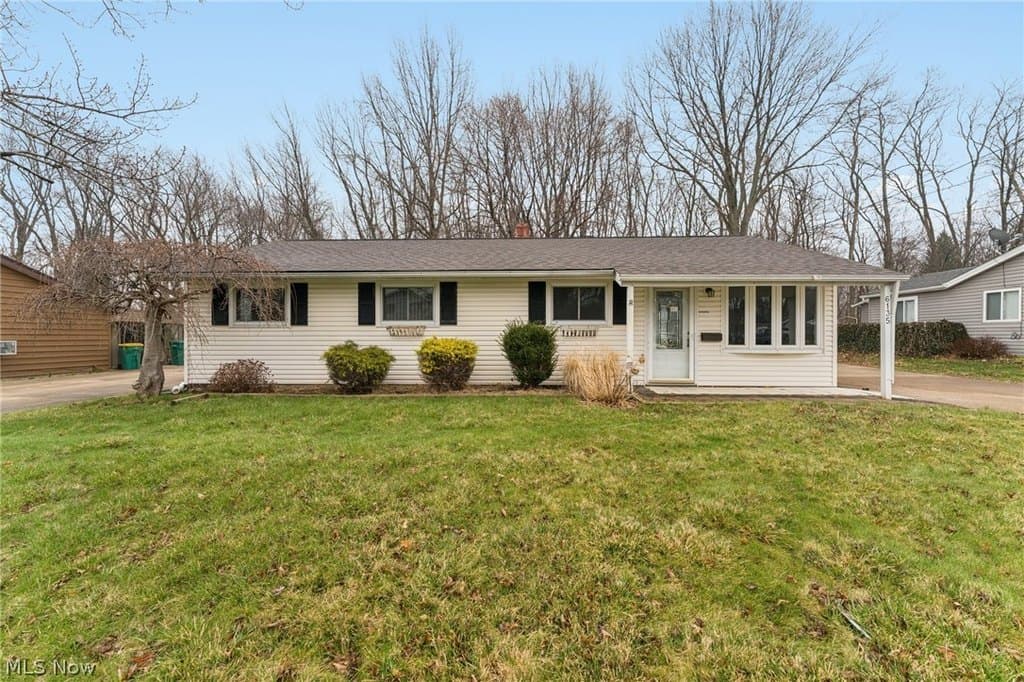 3 bedroom house for sale at 6135 Thistlewood Dr Mentor 44060 - $179,900