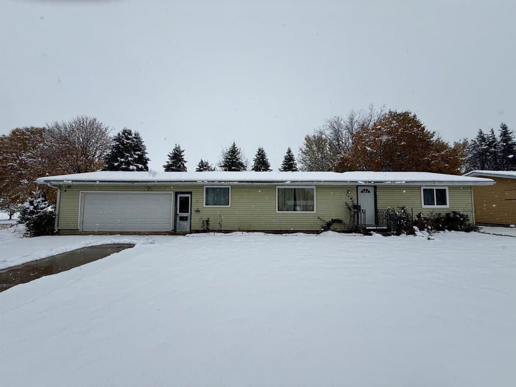 2 bedroom house for sale at 408 Elm St Albert City - $94,900