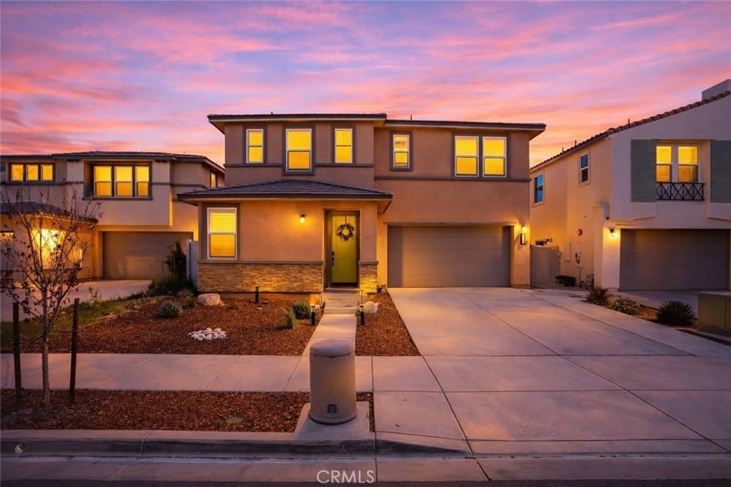 4 bedroom house for sale at 18153 Meridian Ln Santa Clarita - $973,900