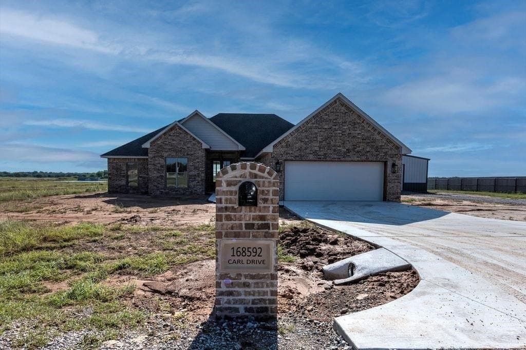 4 bedroom house for sale at 168592 Carl Dr Central High - $395,000
