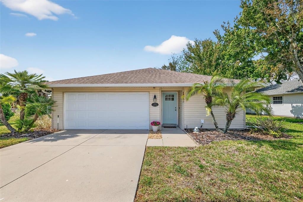 2 bedroom house for sale at 1984 Golden Palm Cir Tavares 32778 - $275,000