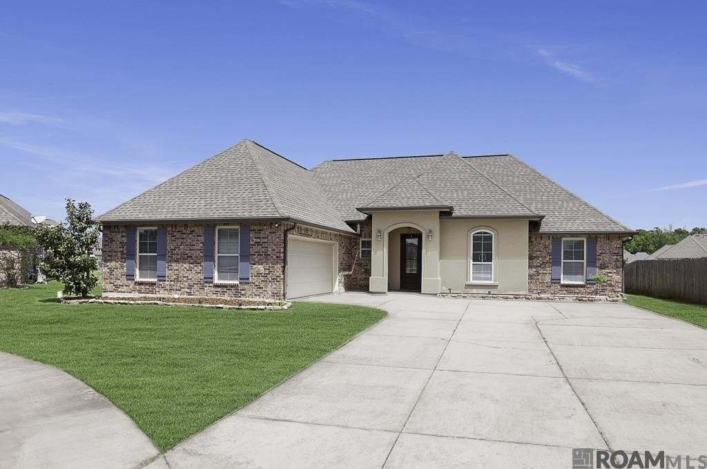 4 bedroom house for sale at 4732 Stonewall Dr Addis - $289,900