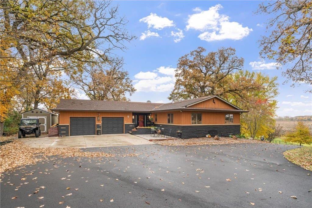 3 bedroom house for sale at 74500 240th St Albert Lea - $650,000
