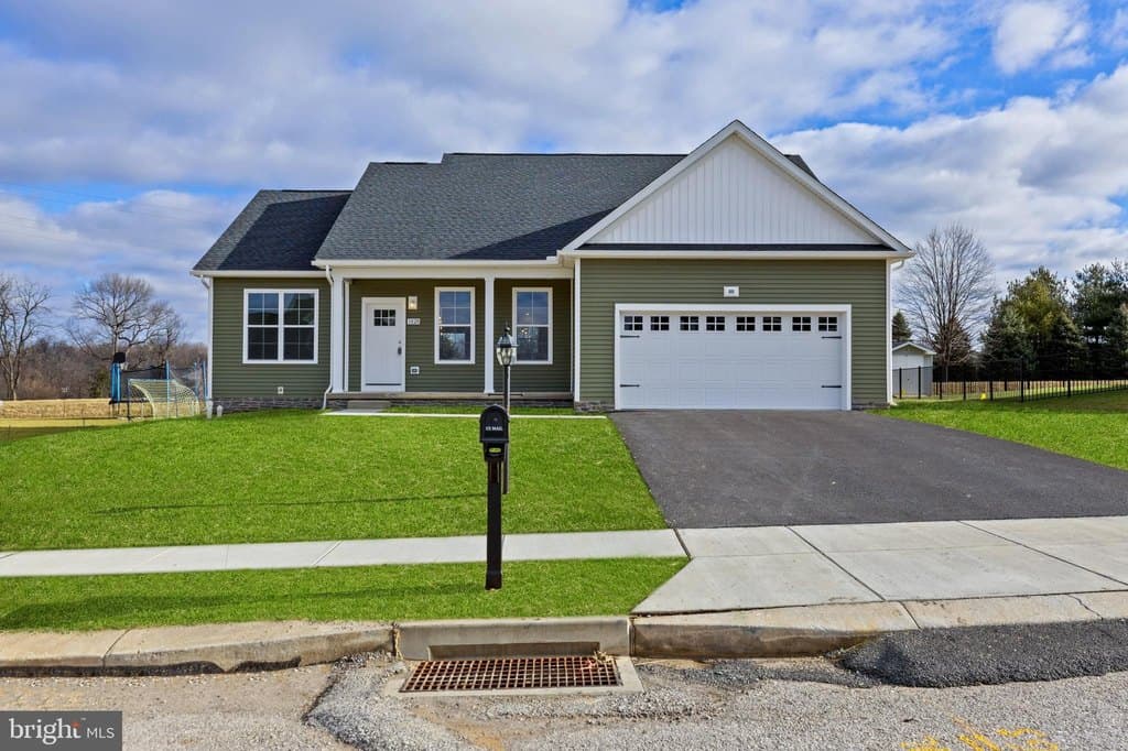 3 bedroom house for sale at 42 Lobell Rd Unit 19 Abbottstown - $424,900