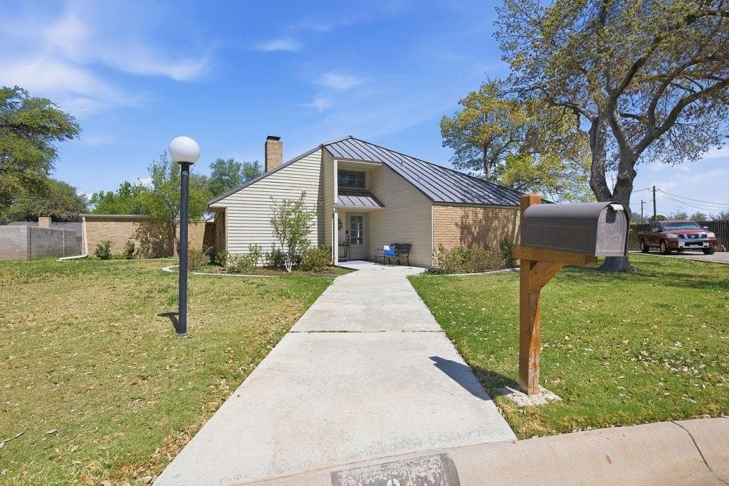 4 bedroom house for sale at 9 Auburn Ct Midland - $460,000