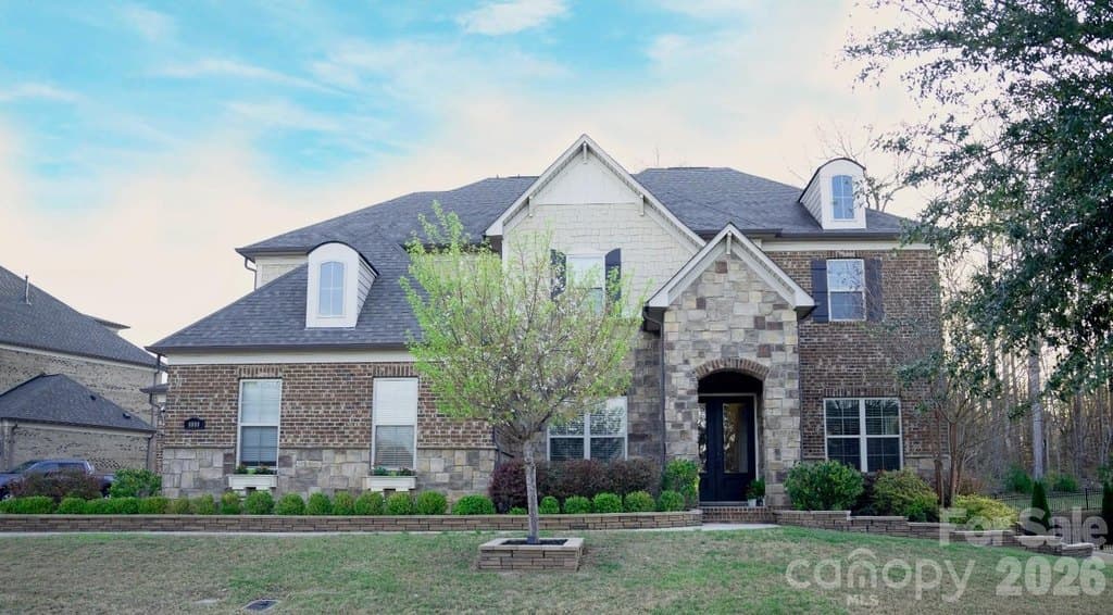 6 bedroom house for sale at 8000 Fallondale Rd Waxhaw 28173 - $879,000