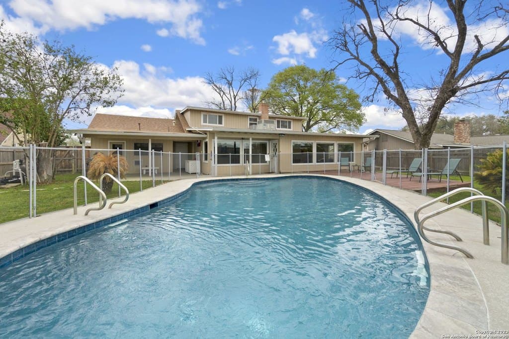 3 bedroom house for sale at 116 S Gardenview Castle Hills - $524,000