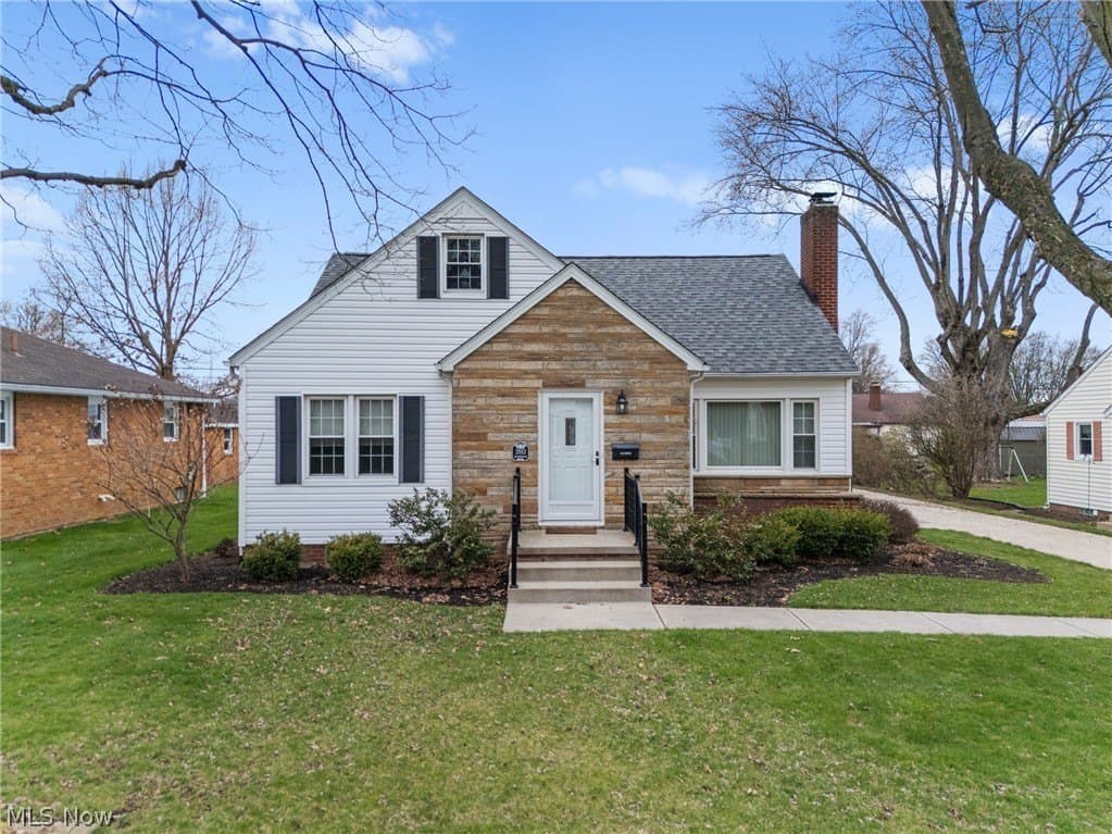 3 bedroom house for sale at 2883 Sharonwood Ave NW Canton 44708 - $1