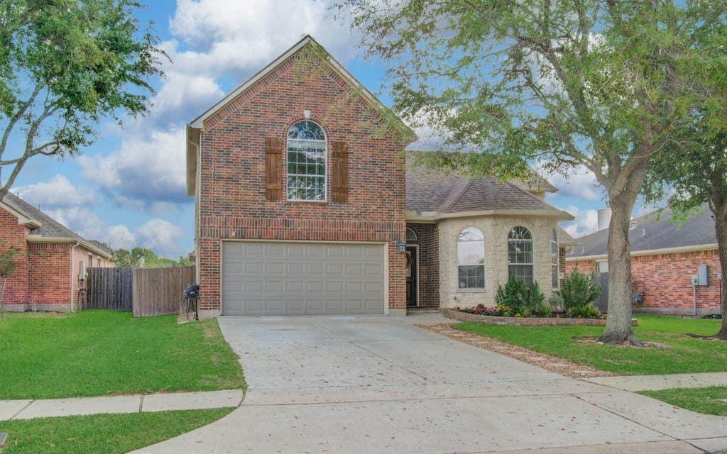4 bedroom house for sale at 2205 Ocean Point Ct Pearland 77584 - $449,000