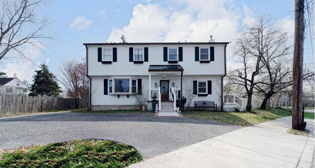 4 bedroom house for sale at 302 Lenape Ave Mays Landing 08330 - $459,000