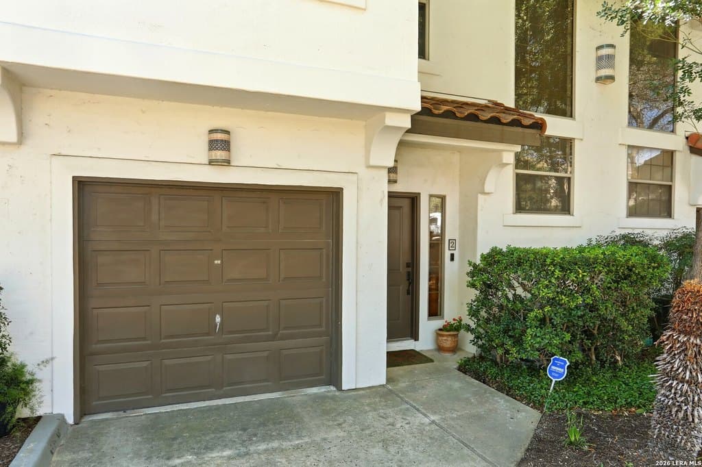 2 bedroom townhouse for sale at 208 Grandview Pl Apt 2 Alamo Heights - $539,998