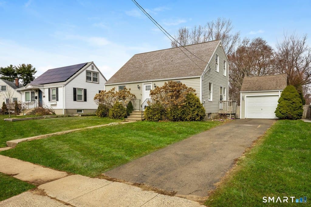 3 bedroom house for sale at 185 Meadowside Rd Milford 06460 - $489,000